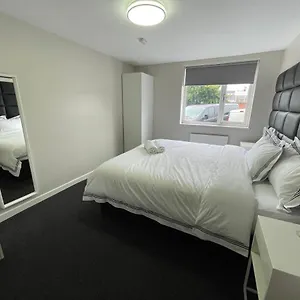 Mays - 102 Mill Street, Free Parking, 2 Minute Walk To Baltic Market And Centre - Sleep 1-10 Guests Appart hôtel
