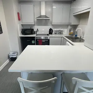  Apartment Hosted By Ryan - 2 Bedroom