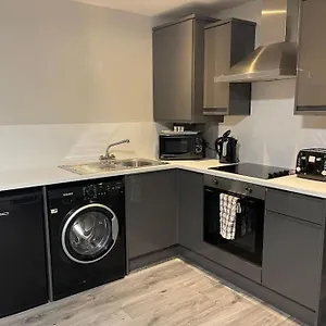 Apartment Hosted By Ryan - 2 Bedroom