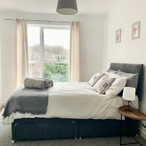 Simple 2-bedroom 1.5 Bath In Thornhill Southampton